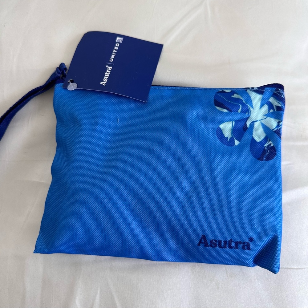 Asutra x United Airlines Amenity Kit